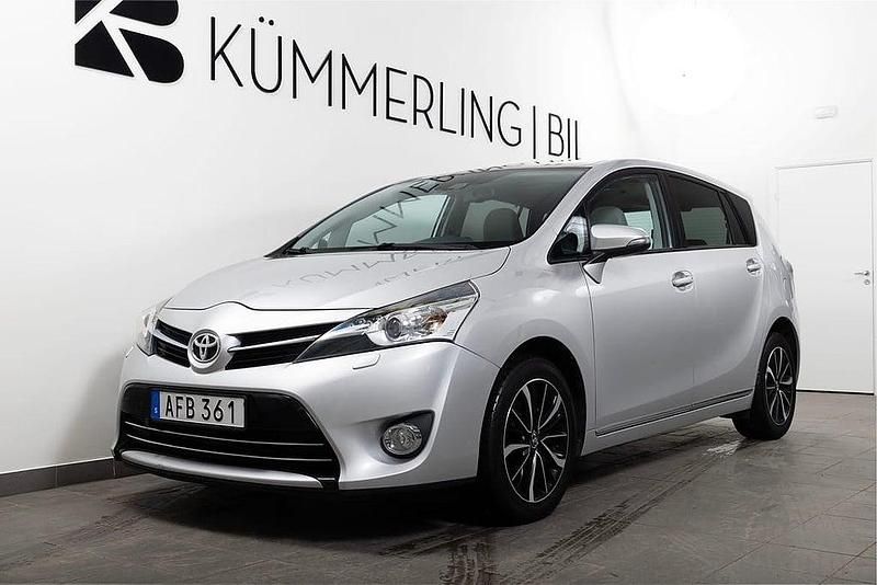 Begagnad Toyota Verso Multidrive S 148 HK (108 kW) 2017 Silver Minibuss