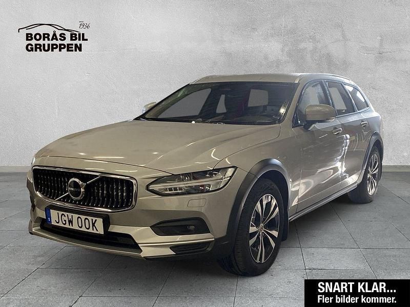 Silver Begagnad 2023 Volvo V90 CC Core Kombi | 399 000 kr (Marknadspris) - Bild 1/3