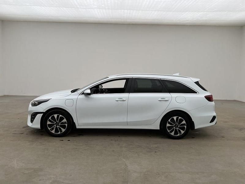 Begagnad Kia Ceed Advance 141 HK (103 kW) 2022 Vit Halvkombi