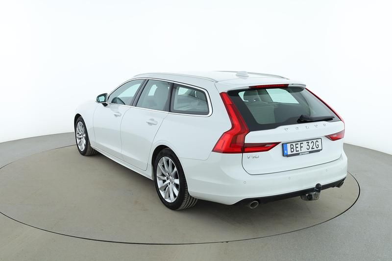 Begagnad Volvo V90 Momentum 192 HK (141 kW) 2019 Vit Kombi