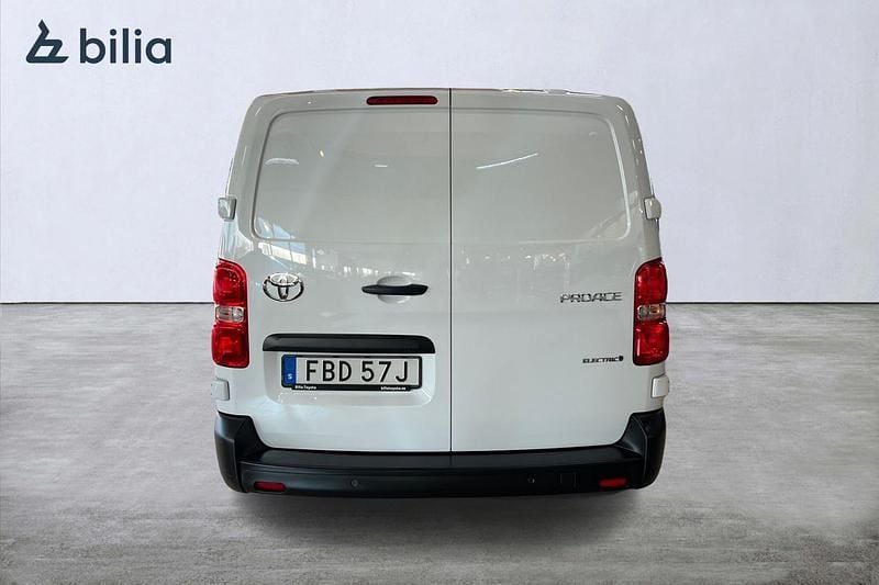Begagnad Toyota Proace Comfort 100 kW (137 HK) 2024 Vit Minibuss