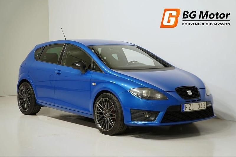 Blå Begagnad 2010 Seat Leon CUPRA Halvkombi | 74 900 kr - Bild 1/4