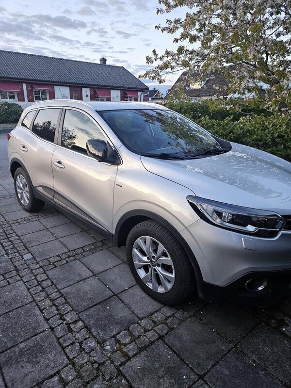 Silver Begagnad 2018 Renault Kadjar LIMITED SUV | 155 000 kr (Marknadspris) - Bild 1/4