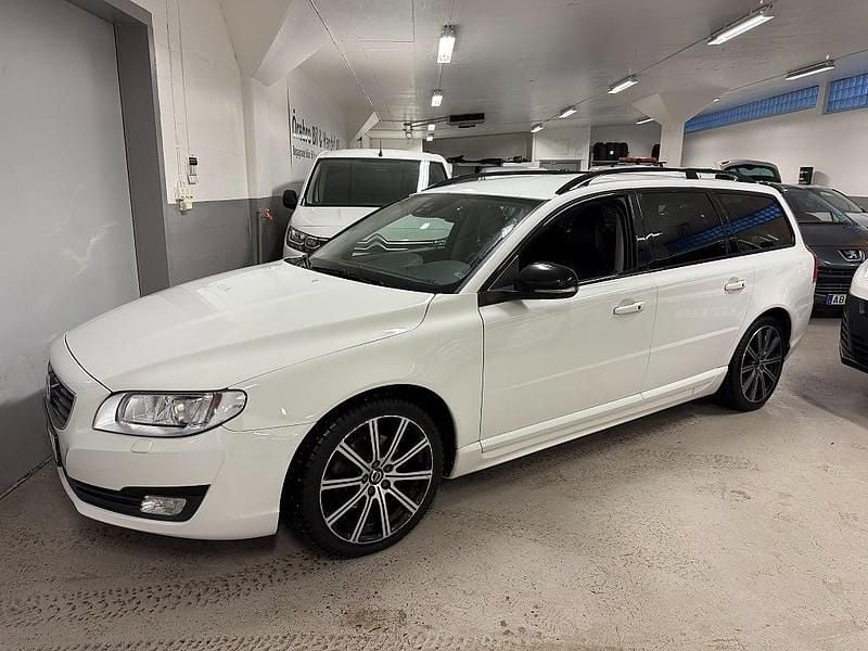 Vit Begagnad 2016 Volvo V70 Standard Kombi | 139 900 kr (Marknadspris) - Bild 1/4
