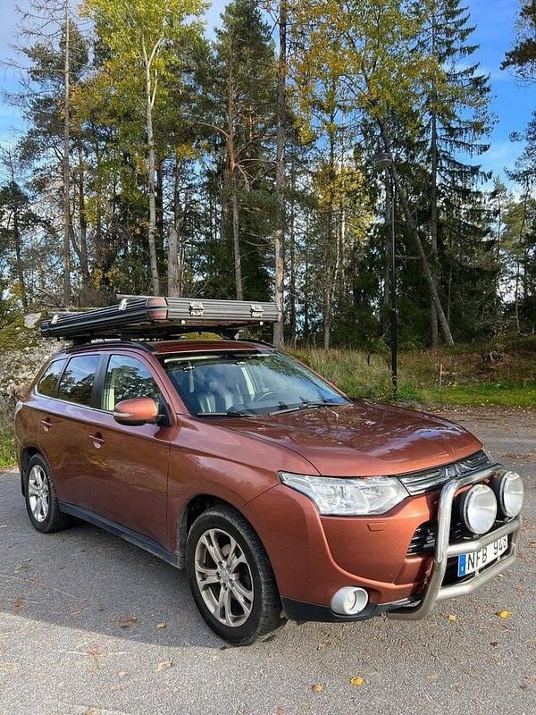 Brun Begagnad 2013 Mitsubishi Outlander SUV | 89 990 kr (Marknadspris) - Bild 1/4