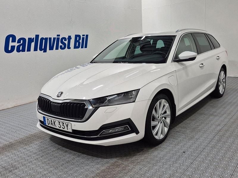 Vit Begagnad 2021 Skoda Octavia Style Kombi | 269 000 kr (Lite dyr) - Bild 1/4