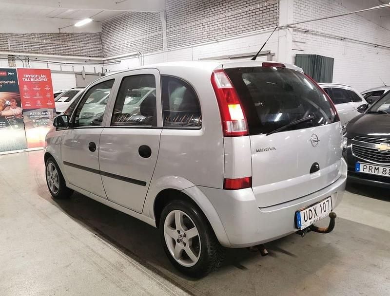 Begagnad Opel Meriva 101 HK (74 kW) 2003 Grå Minibuss