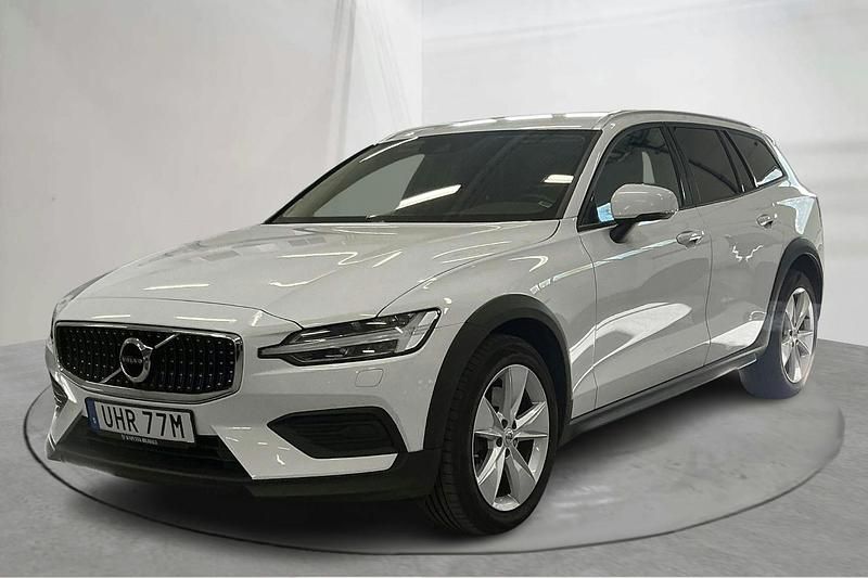 Vit Begagnad 2020 Volvo V60 CC SE Kombi | 254 800 kr (Marknadspris) - Bild 1/4
