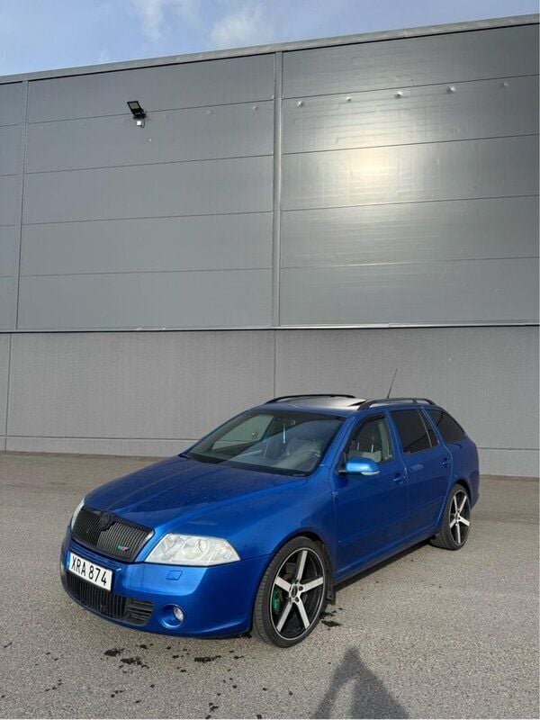 Blå Begagnad 2006 Skoda Octavia RS Kombi | 45 000 kr (Marknadspris) - Bild 1/4