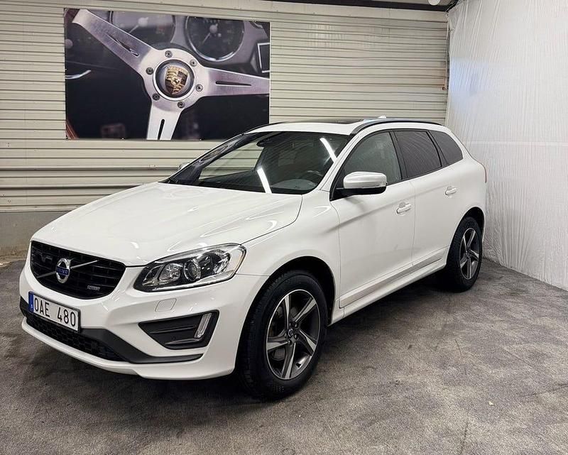 Vit Begagnad 2013 Volvo XC60 R-Design SUV | 174 500 kr (Lite dyr) - Bild 1/4