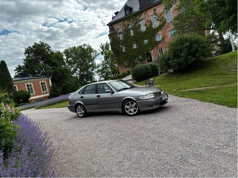 Grå Begagnad 2002 Saab 9-3 Aero Halvkombi | 19 000 kr (Lite dyr) - Bild 1/2