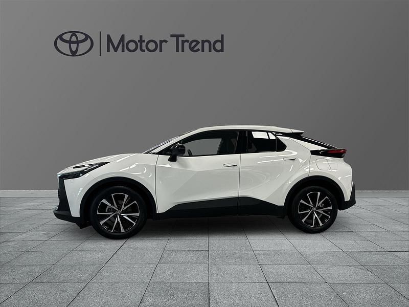 Begagnad Toyota C-HR Style 141 HK (103 kW) 2025 Vit SUV