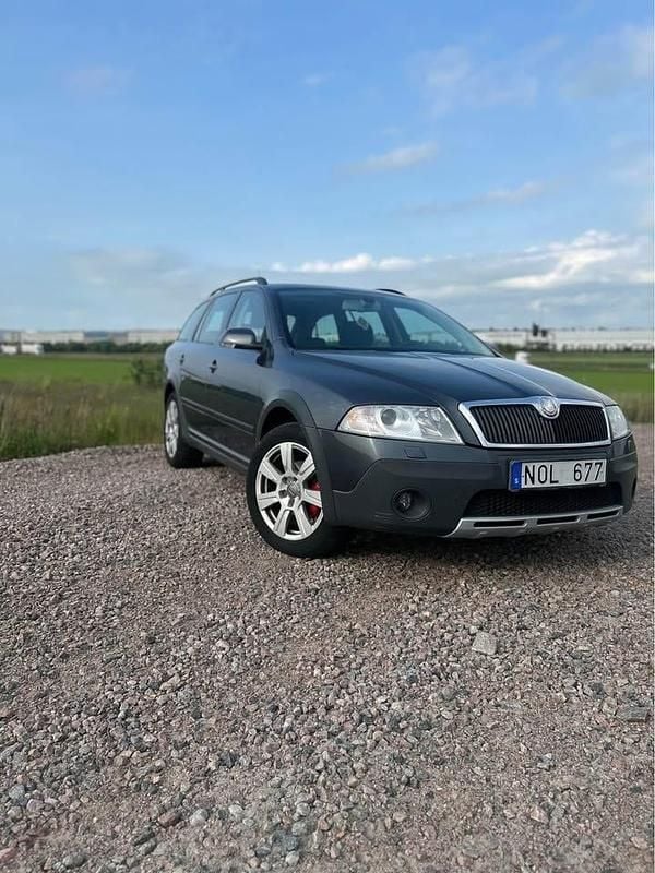 Begagnad 2008 Skoda Octavia Scout Kombi | 33 000 kr (Marknadspris) - Bild 1/4
