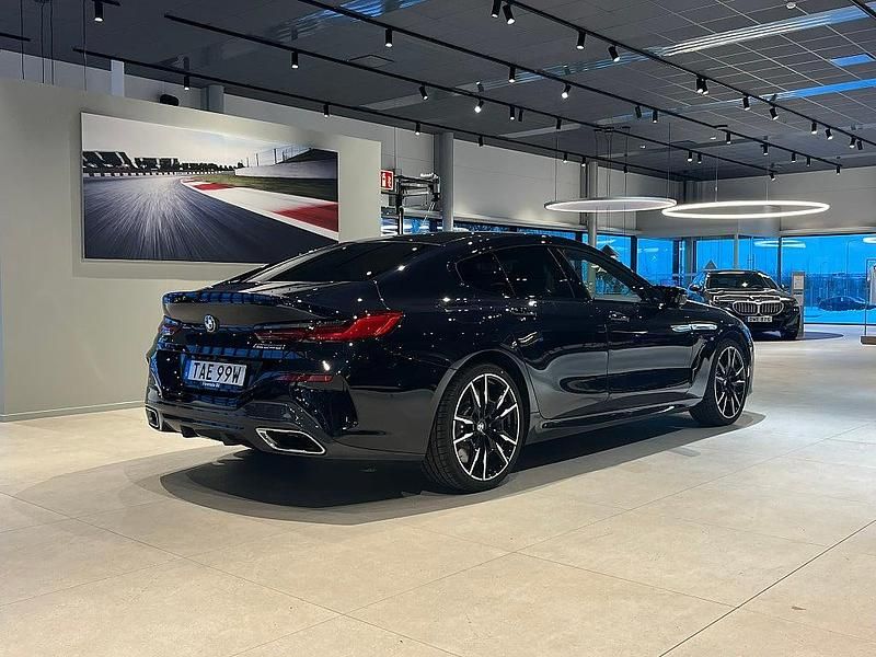 Begagnad BMW M850 530 HK (389 kW) 2024 Svart Sportkupé