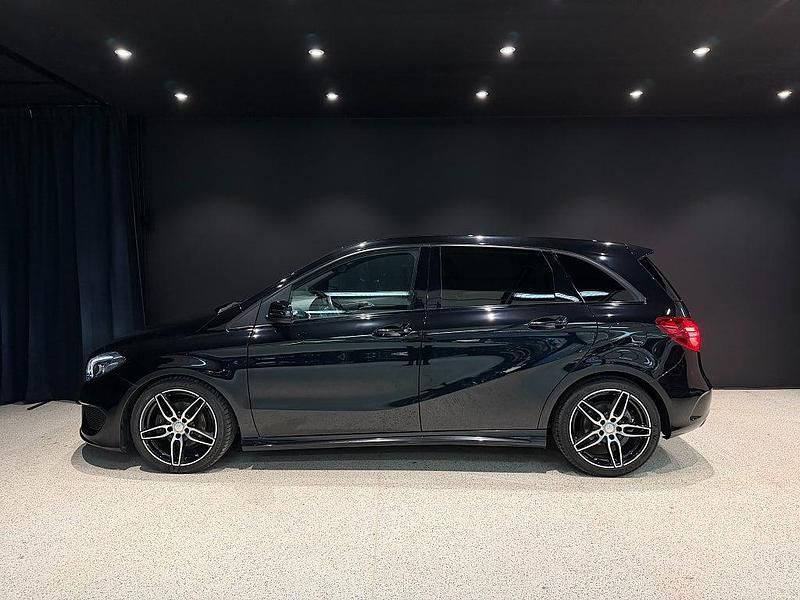 Begagnad Mercedes B180 AMG 109 HK (80 kW) 2016 Svart metallic Minibuss