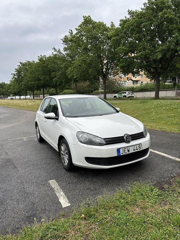 Vit Begagnad 2012 VW Golf VII Halvkombi | 52 000 kr (Bra pris) - Bild 1/4