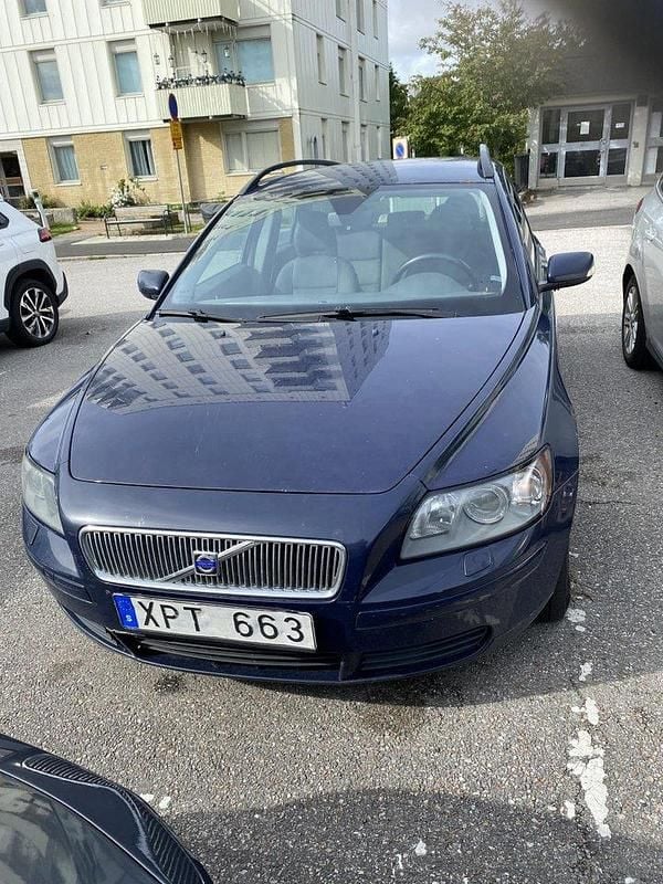 Blå Begagnad 2006 Volvo V50 Kombi | 10 000 kr (Bra pris) - Bild 1/4