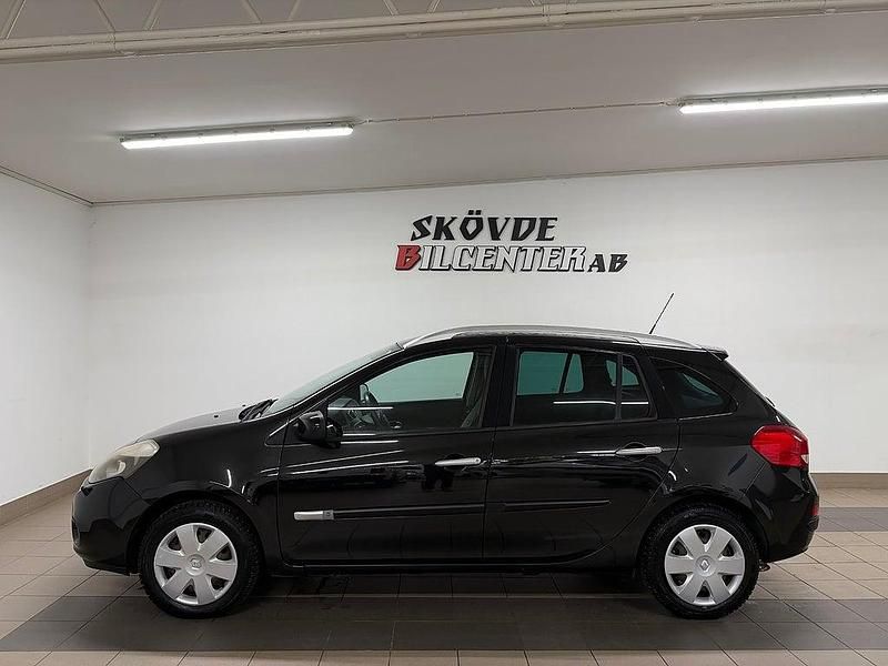 Svartmetallic Begagnad 2011 Renault Clio GrandTour Kombi | 56 500 kr (Marknadspris) - Bild 1/4