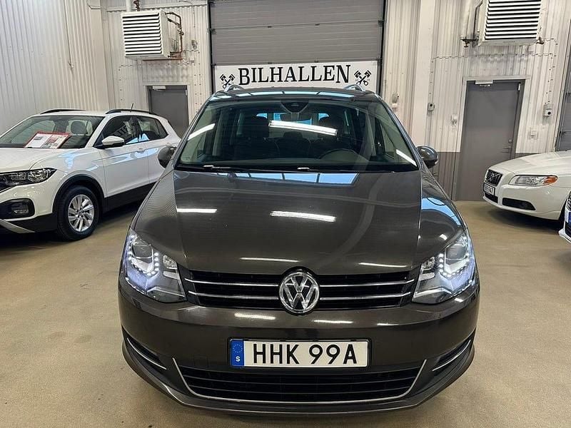 Begagnad VW Sharan 177 HK (130 kW) 2019 Mörkbrun Minibuss