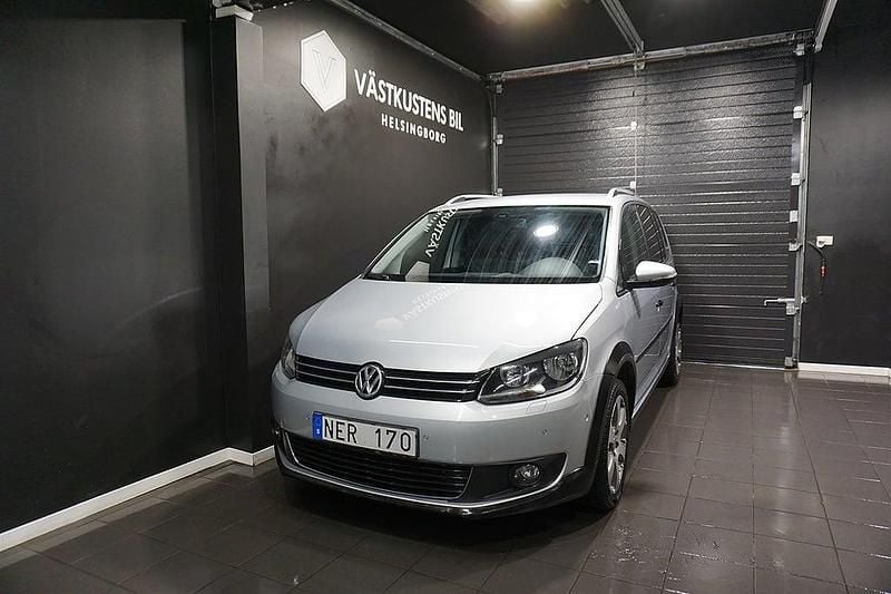 Begagnad VW Touran Cross 140 HK (102 kW) 2012 Silver Minibuss