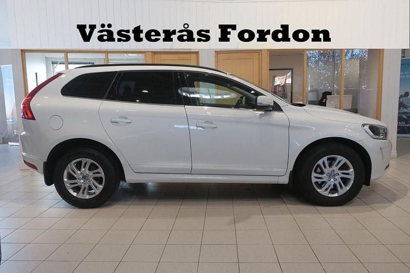 Vit Begagnad 2017 Volvo XC60 Momentum SUV | 225 900 kr (Superpris) - Bild 1/4