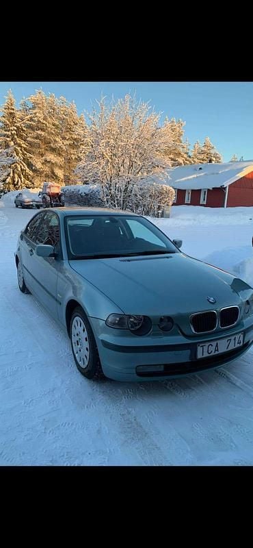 Metallic Begagnad 2002 BMW 316 Compact Halvkombi | 33 000 kr - Bild 1/4
