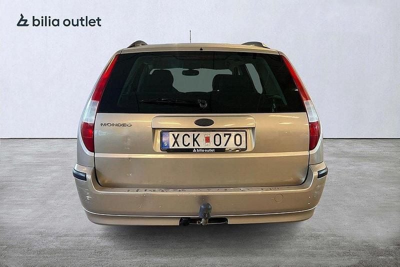 Begagnad Ford Mondeo 2006 Silver Kombi