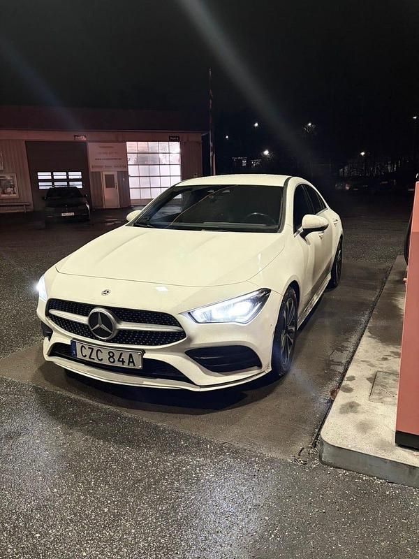 Begagnad 2019 Mercedes CLA220 Sedan | 289 000 kr (Bra pris) - Bild 1/4
