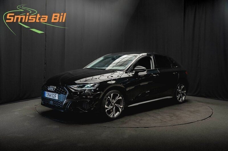 Svart Begagnad 2023 Audi A3 Advanced Halvkombi | 278 900 kr - Bild 1/4