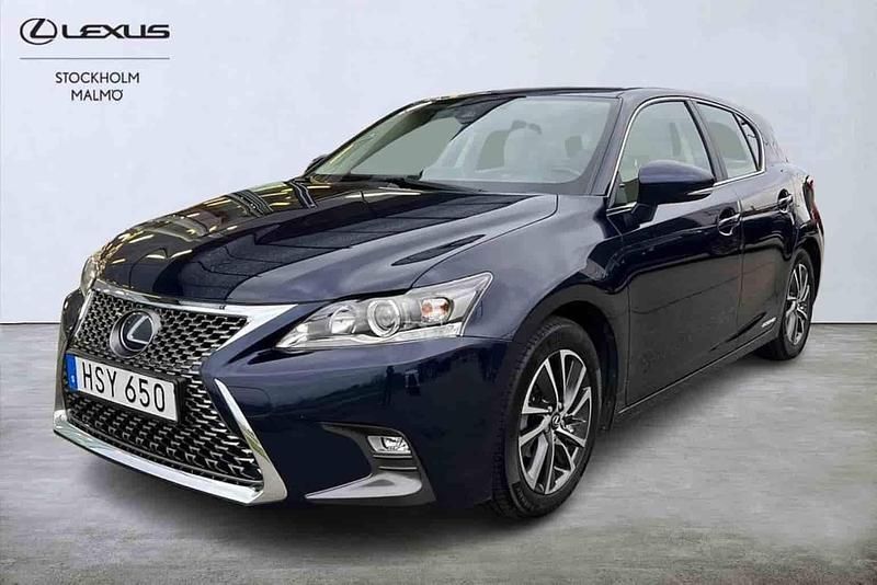 Mörkblå Begagnad 2018 Lexus CT200h Halvkombi | 209 000 kr - Bild 1/1