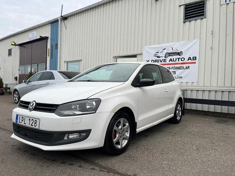 Vit Begagnad 2011 VW Polo Halvkombi | 43 800 kr (Bra pris) - Bild 1/4