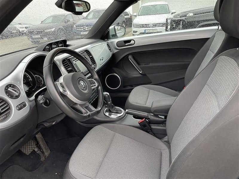 Begagnad VW Beetle Cabriolet 161 HK (118 kW) 2012 Silver Cab