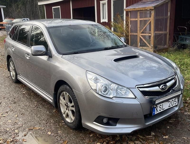 Begagnad 2010 Subaru Legacy Kombi | 39 500 kr (Superpris) - Bild 1/4
