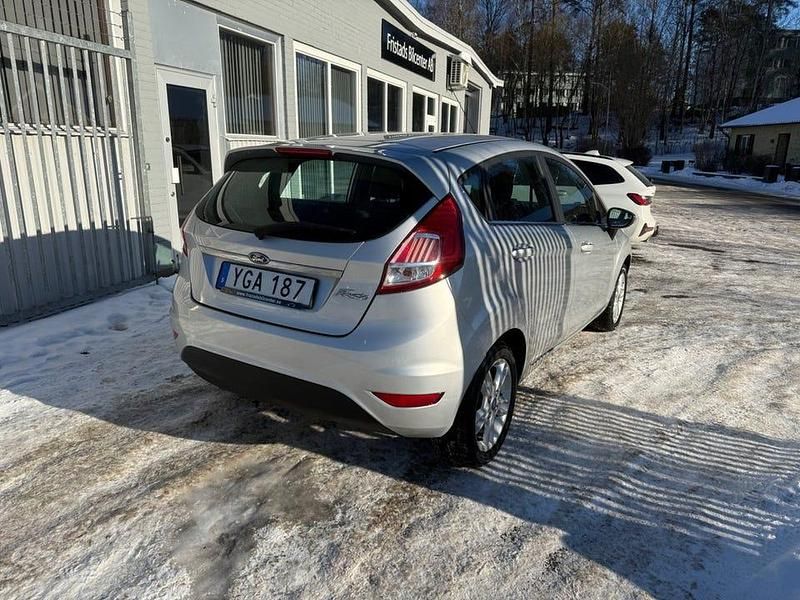 Begagnad Ford Fiesta Titanium 80 HK (58 kW) 2016 Silver metallic Halvkombi