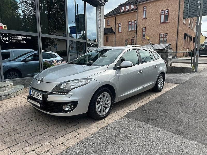 Silver Begagnad 2012 Renault Mégane GrandTour Kombi | 39 900 kr (Marknadspris) - Bild 1/4