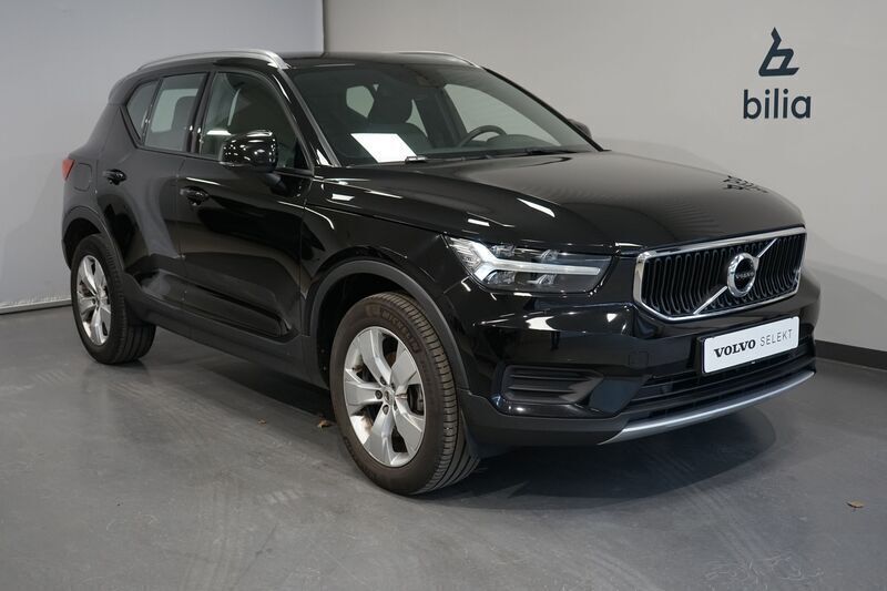 Svart Begagnad 2021 Volvo XC40 Momentum SUV | 259 000 kr (Marknadspris) - Bild 1/3
