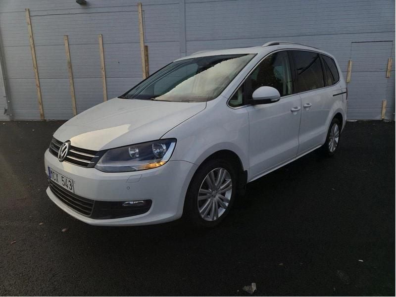 Vit Begagnad 2012 VW Sharan Minibuss | 89 000 kr (Superpris) - Bild 1/4
