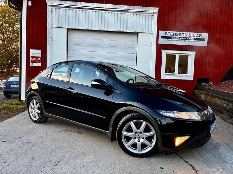 Svart Begagnad 2007 Honda Civic Sport Halvkombi | 59 500 kr (Marknadspris) - Bild 1/4