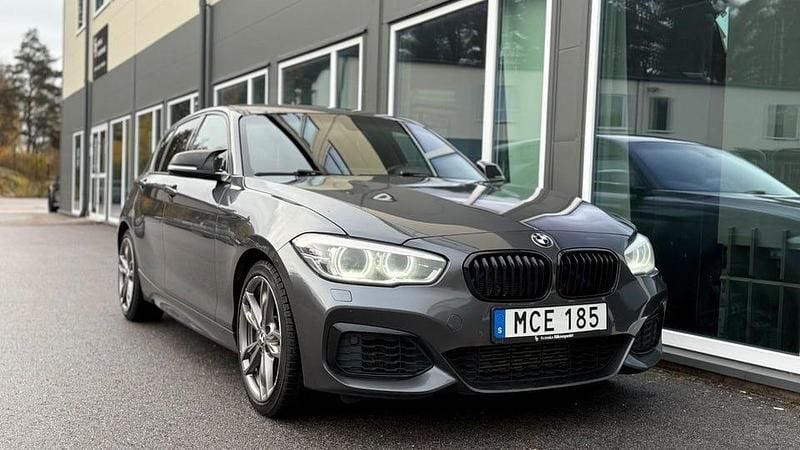 Begagnad BMW M135 326 HK (239 kW) 2016 Grå Halvkombi
