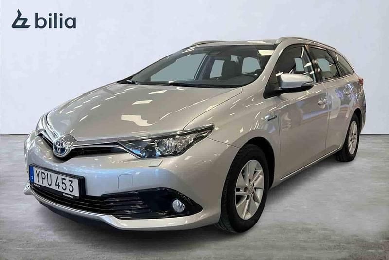 Silver Begagnad 2017 Toyota Auris Touring Sports Kombi | 169 900 kr (Marknadspris) - Bild 1/1