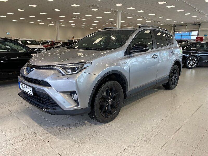 Silver Begagnad 2017 Toyota RAV4 Hybrid Edition SUV | 244 900 kr (Marknadspris) - Bild 1/4