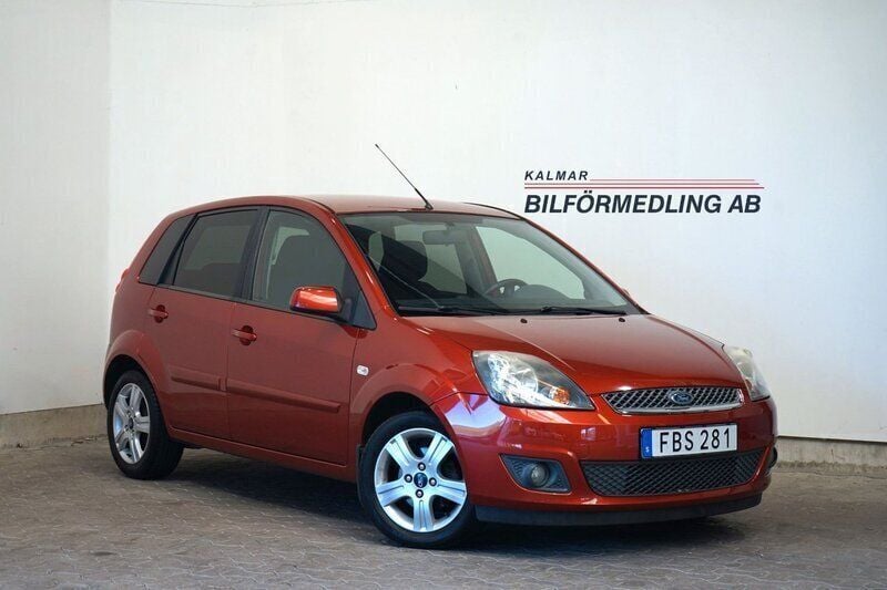 Orange Begagnad 2007 Ford Fiesta Halvkombi | 49 500 kr (Dyr) - Bild 1/4