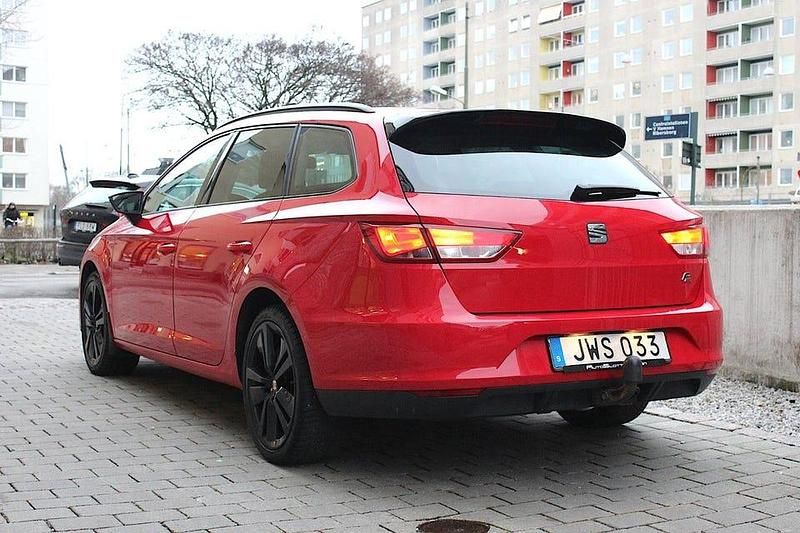 Begagnad Seat Leon ST FR 110 HK (80 kW) 2015 Röd Kombi