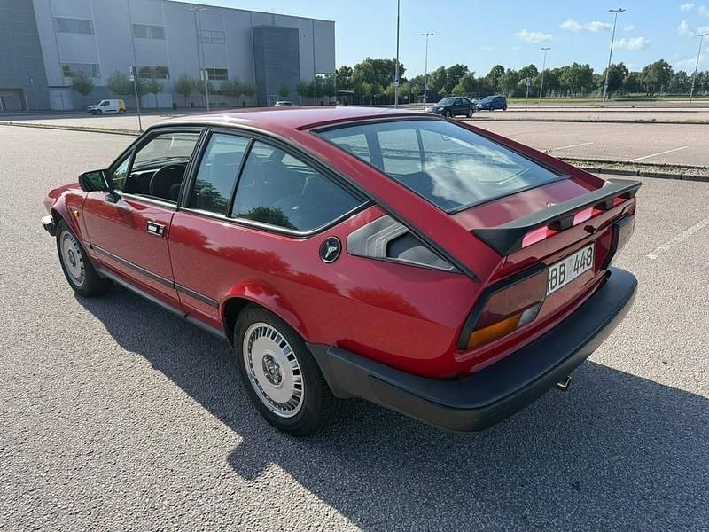 Begagnad Alfa Romeo Alfetta 130 HK (95 kW) 1986 Sportkupé