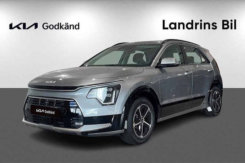 Grå (steel grey) Begagnad 2023 Kia Niro SUV | 329 000 kr (Marknadspris) - Bild 1/4