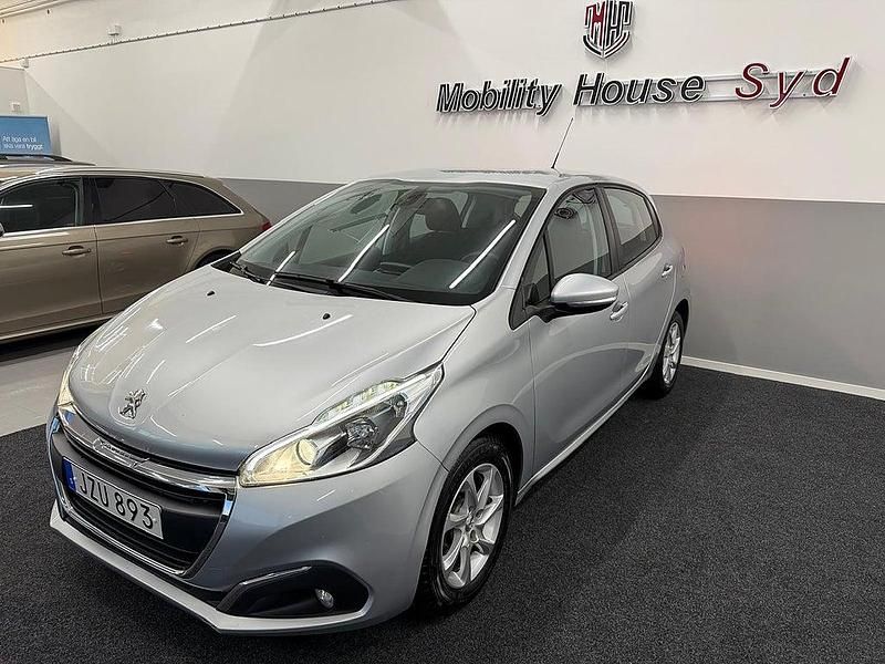 Ljusgrå Begagnad 2015 Peugeot 208 Halvkombi | 39 900 kr (Marknadspris) - Bild 1/4