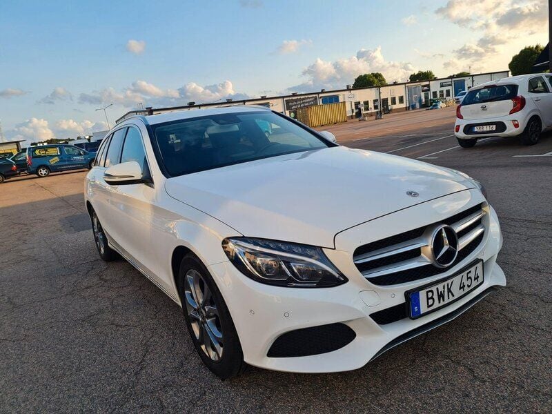 Vit Begagnad 2018 Mercedes C220 Avantgarde Kombi | 194 900 kr (Bra pris) - Bild 1/4