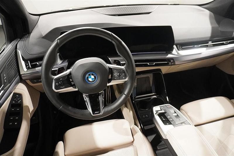 Begagnad BMW 230e Active Tourer Comfort Edition 150 HK (110 kW) 2024 Svart Minibuss