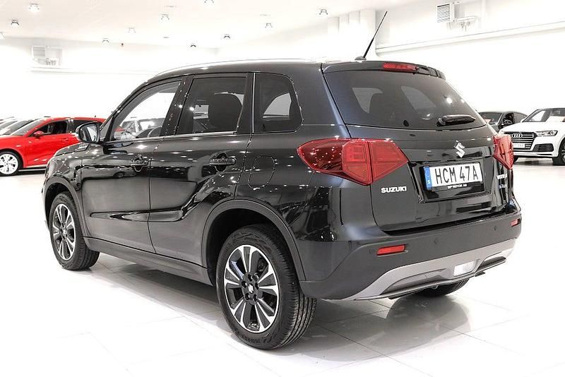 Begagnad Suzuki Vitara 116 HK (85 kW) 2024 Svart SUV