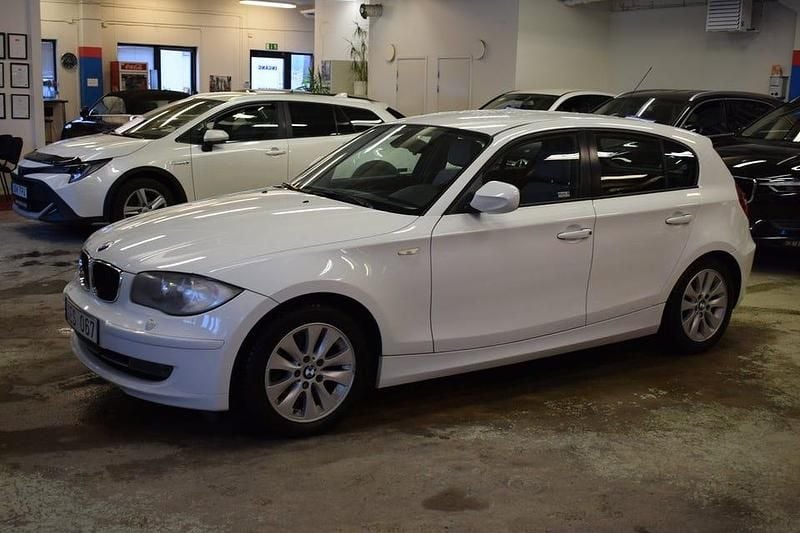 Begagnad BMW 116 Comfort Edition 122 HK (89 kW) 2011 Vit Halvkombi